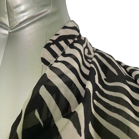 H&M Black and Grey Zebra Print Mock Wrap Sleeveless Blouse Top Size 4 - Picture 5 of 10